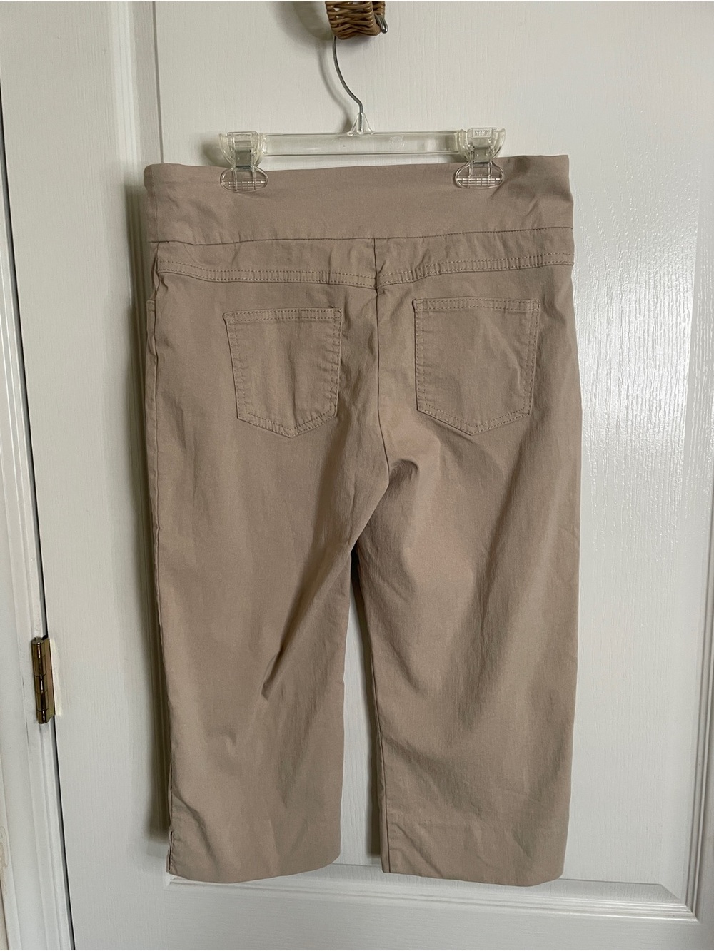 Ruby Rd. Tan Pull-On Capris Size 10P - Picture 4 of 5